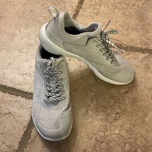 Varsity Vibe dance shoes gray